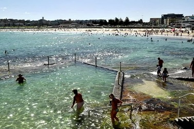 Khách Tây mất tích sau khi xuống biển “tắm tiên”