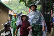Sơ tán khẩn cấp hàng trăm hộ dân xóm Núi, nơi từng sạt lở làm 11 người chết