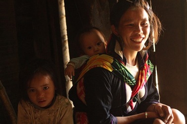 Cô gái H'mông đen đầu tiên có Facebook, giỏi tiếng Anh