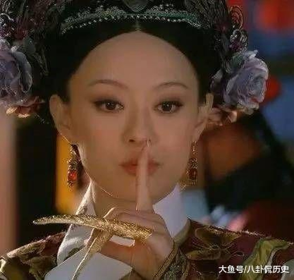 Bí ẩn phía sau bộ móng giả bằng vàng tinh xảo của cung tần, mỹ nữ nhà Thanh - 1 Bí ẩn phía sau bộ móng giả bằng vàng tinh xảo của cung tần, mỹ nữ nhà Thanh - 1