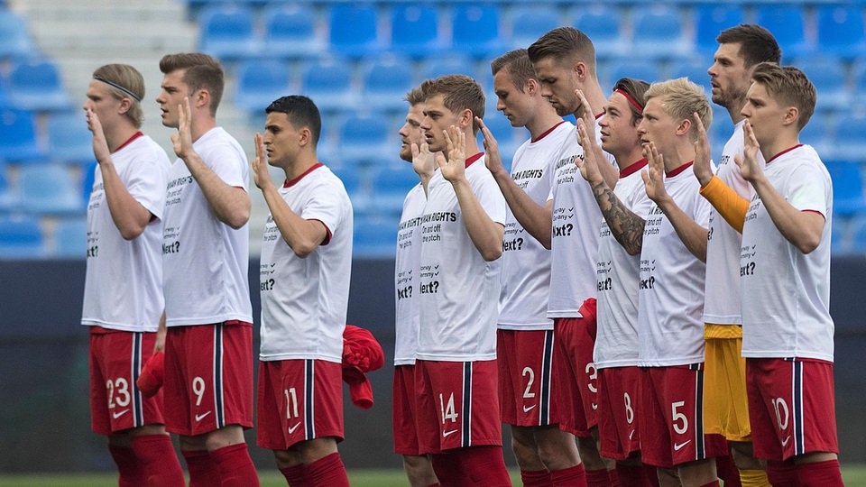 Erling Haaland thất vọng chứng kiến đội nhà thua đậm Thổ Nhĩ Kỳ - 2