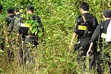 Đâm chết người rồi vào rừng cố thủ