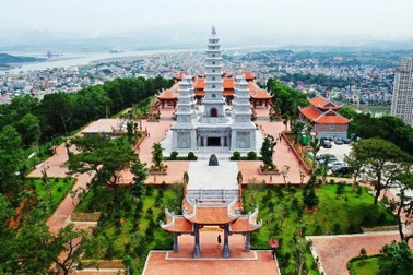 "Lạc bước" trong không gian thiền tịnh bên vịnh Hạ Long