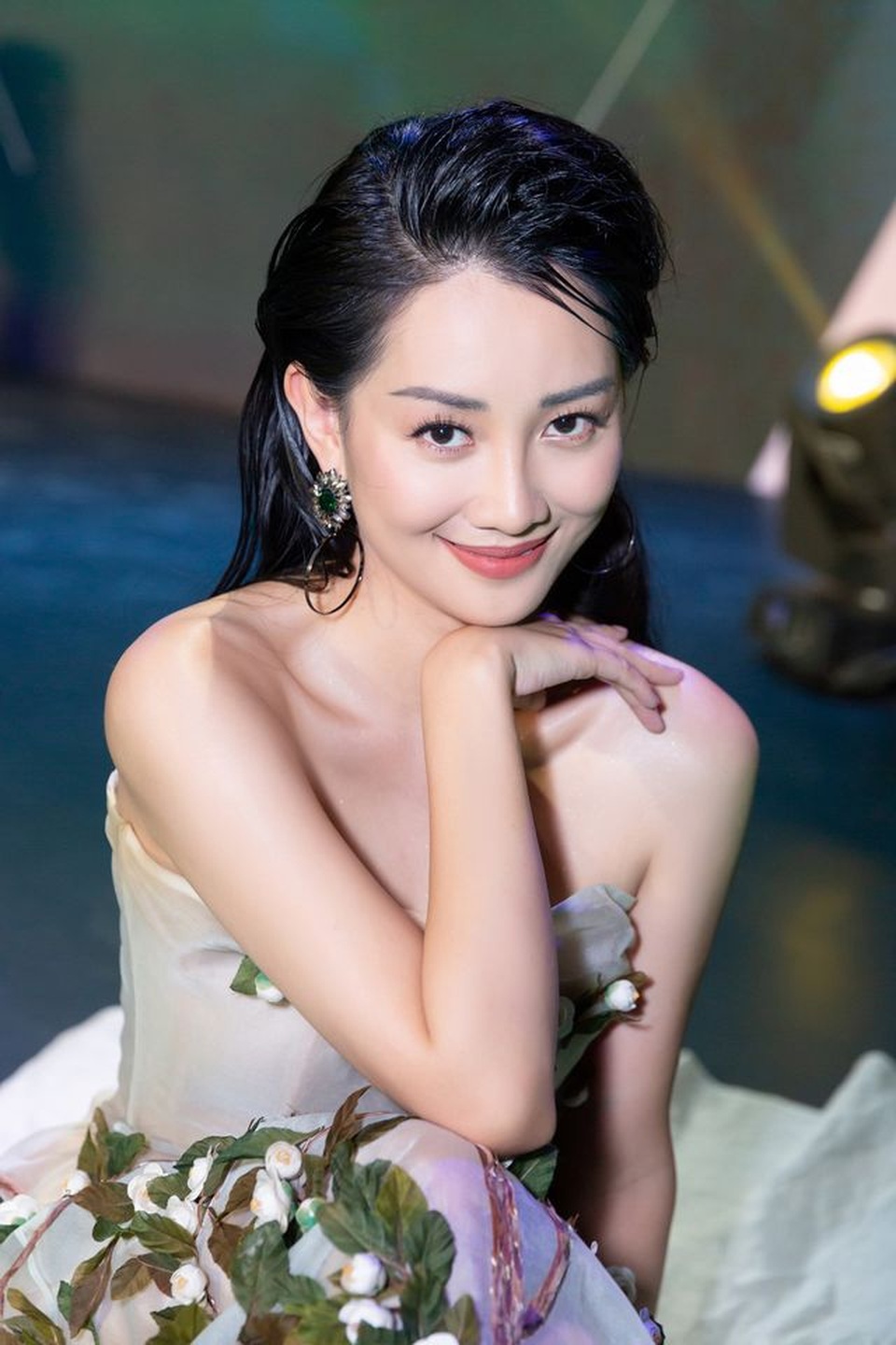 MC Quỳnh Chi lên tiếng về thông tin sai sự thật mối quan hệ với Thuỳ Dung - 3 MC Quỳnh Chi lên tiếng về thông tin sai sự thật mối quan hệ với Thuỳ Dung - 3