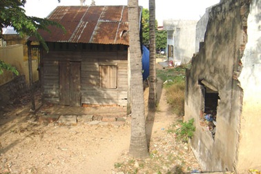 Cậy đông con, hơn 10 năm dựng nhà chiếm đường đi