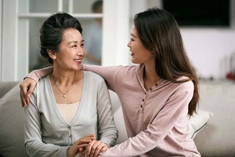 Con dâu nhà hàng xóm ly hôn nhưng mẹ chồng lại đến cảm ơn tôi