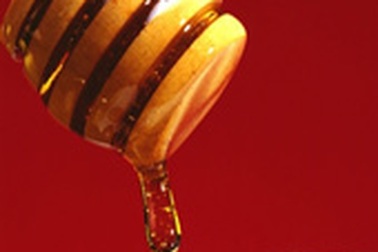 Chăm sóc mắt bằng mật ong