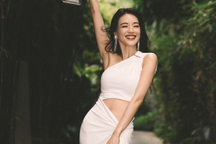 Thư Kỳ ở tuổi U50 được khen quyến rũ, sở hữu vóc dáng như tượng tạc