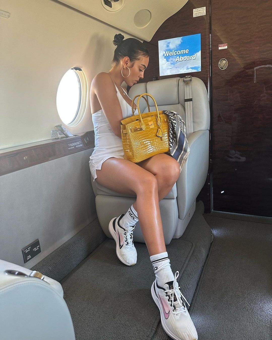 Bạn gái Cristiano Ronaldo mê đắm những chiếc túi xách giá tiền tỷ - 5