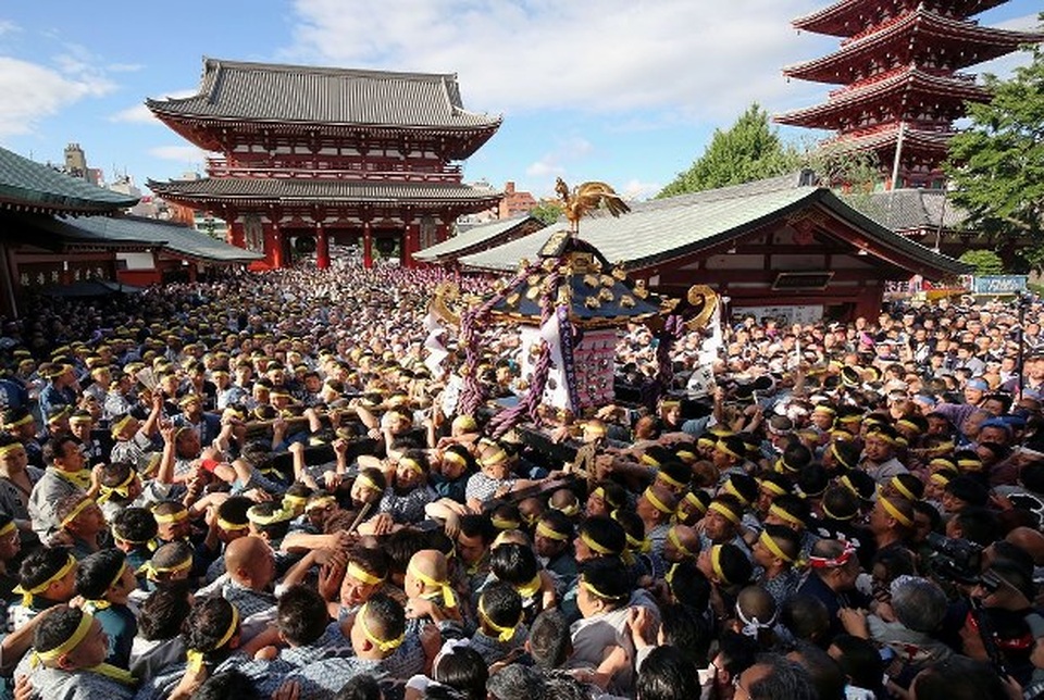 Lễ hội đặc biệt ở Tokyo, nơi chào đón các yakuza xăm kín người - 2 Lễ hội đặc biệt ở Tokyo, nơi chào đón các yakuza xăm kín người - 2