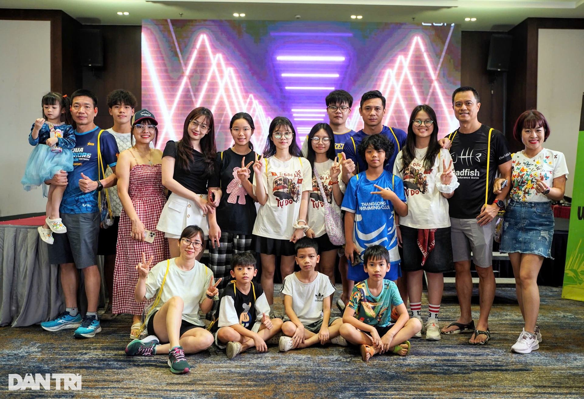 Hơn 2.000 vận động viên hào hứng nhận bib Aqua Warriors Halong Bay 2025 - 4 Hơn 2.000 vận động viên hào hứng nhận bib Aqua Warriors Halong Bay 2025 - 4