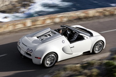 3,19 triệu USD cho chiếc Veyron mui trần đầu tiên