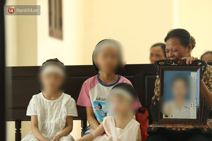 Nỗi đau gia đình nạn nhân trong vụ em gái đầu độc chị họ vì yêu anh rể: “Các con mất mẹ là điều thiệt thòi nhất, 2 đứa con thơ còn chưa biết gì” - Ảnh 2. Nỗi đau gia đình nạn nhân trong vụ em gái đầu độc chị họ vì yêu anh rể: “Các con mất mẹ là điều thiệt thòi nhất, 2 đứa con thơ còn chưa biết gì” - Ảnh 2.