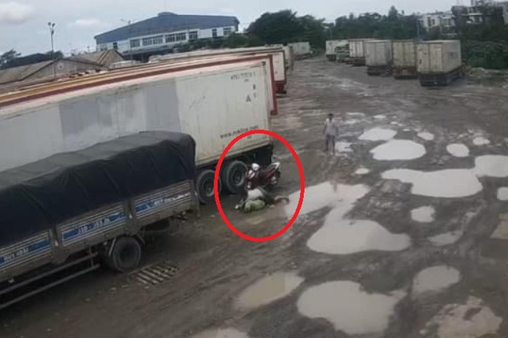 Mắt thần ghi lại tội ác của kẻ sát hại cô gái 26 tuổi ở TPHCM - 1 Mắt thần ghi lại tội ác của kẻ sát hại cô gái 26 tuổi ở TPHCM - 1