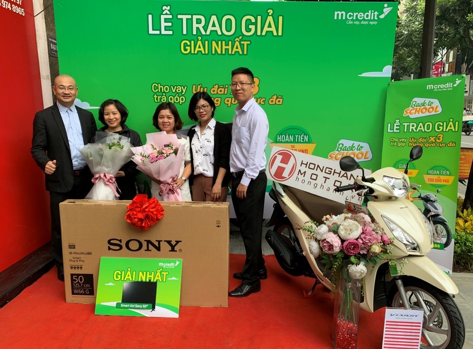 Mcredit tổ chức trao giải chương trình “Ưu đãi X3 trúng quà cực đã” - 2 Mcredit tổ chức trao giải chương trình “Ưu đãi X3 trúng quà cực đã” - 2