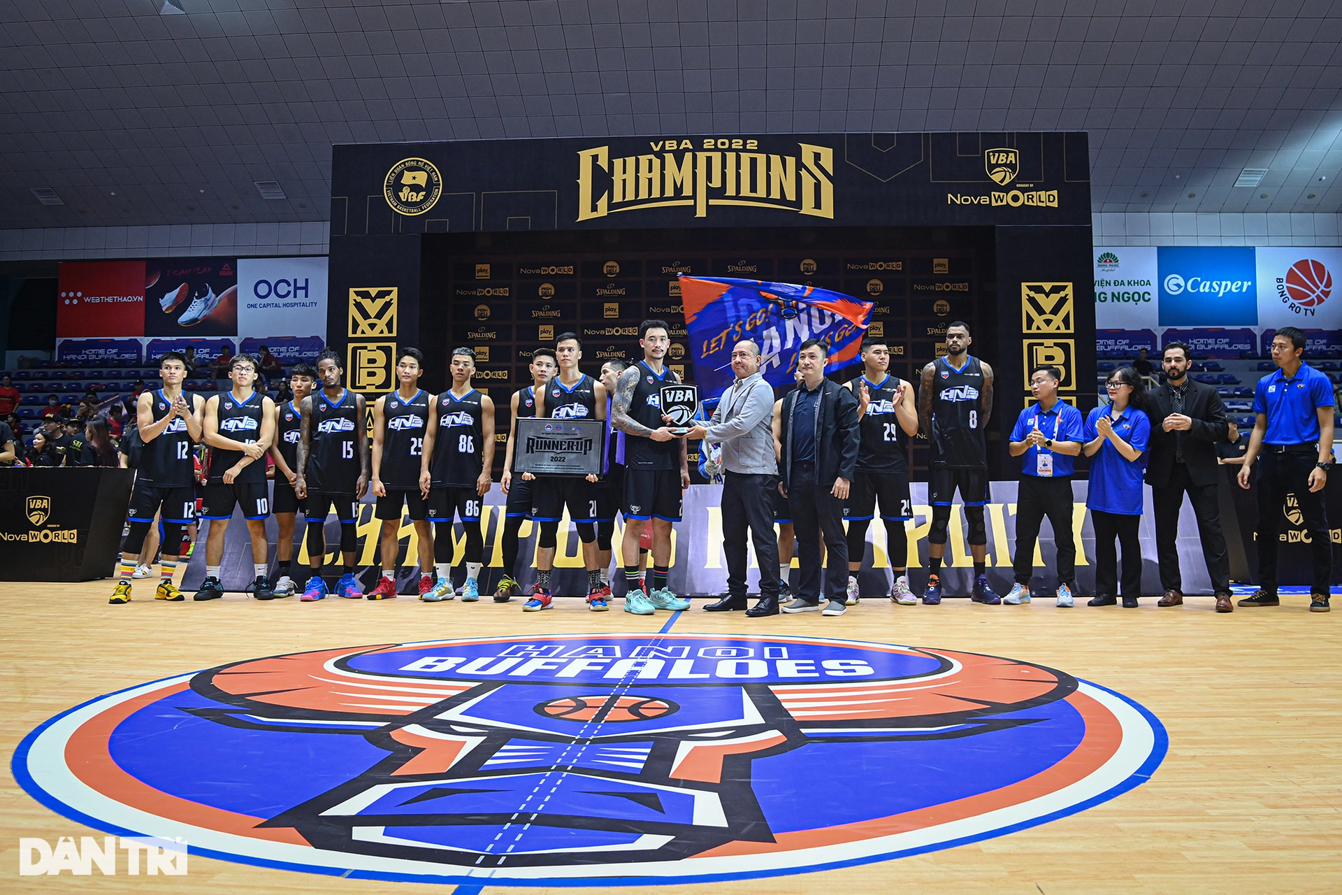 Cầu thủ Saigon Heat vỡ òa cảm xúc sau cú hat-trick vô địch VBA - 14 Cầu thủ Saigon Heat vỡ òa cảm xúc sau cú hat-trick vô địch VBA - 14