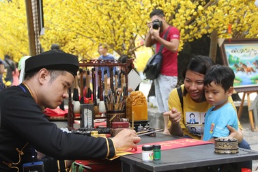 Con nghỉ Tết 16 ngày, phụ huynh liêu xiêu