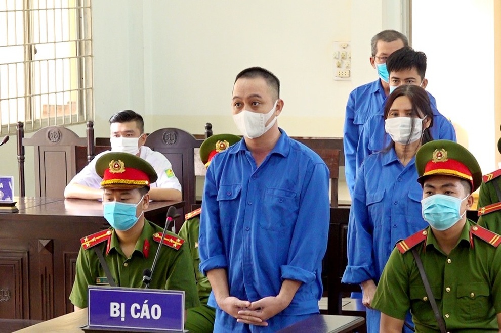 Bốn đối tượng đưa người Trung Quốc xuất cảnh trái phép lĩnh 28 năm tù - 1 Bốn đối tượng đưa người Trung Quốc xuất cảnh trái phép lĩnh 28 năm tù - 1