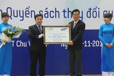 Hà Nội: Trao tặng thư viện thông minh cho Trường THPT Chu Văn An 