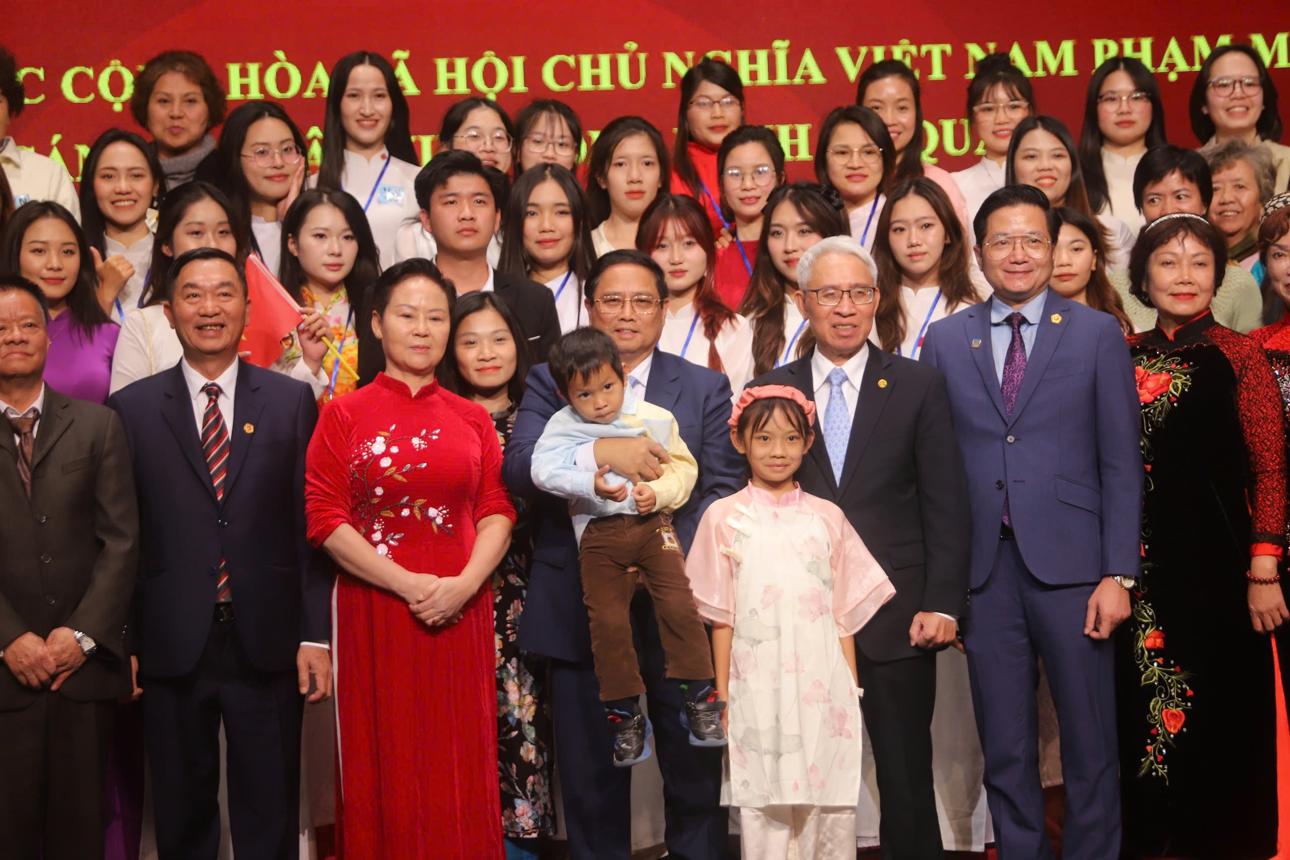 Thông thương đường sắt với Trung Quốc, mở cửa đưa hàng Việt ra thế giới - 12 Thông thương đường sắt với Trung Quốc, mở cửa đưa hàng Việt ra thế giới - 12