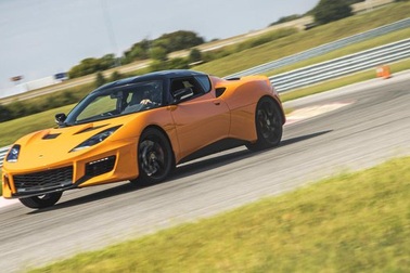 Volvo và Lotus có thể về chung một nhà