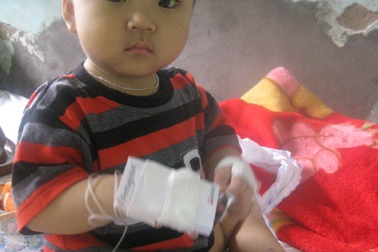 Bé thơ 2 tuổi mắc bệnh tan máu hiếm gặp