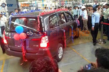 Toyota Innova thế hệ đầu tiên "nghỉ hưu" tại Ấn Độ