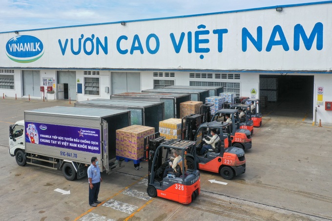 Vinamilk tặng 45.000 phần quà cho người dân gặp khó khăn tại TP.HCM, Bình Dương, Đồng Nai - Ảnh 4.