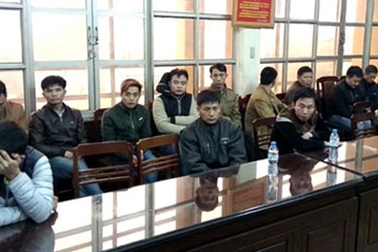 Phá sới bạc lưu động chuyên tập kết con bạc bằng ô tô