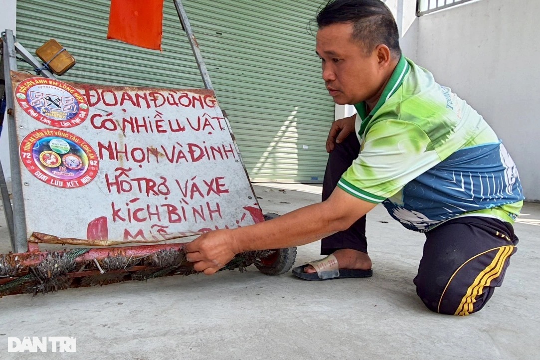 Ba người đàn ông hút đinh miễn phí giúp người dân an toàn những ngày Tết - 2 Ba người đàn ông hút đinh miễn phí giúp người dân an toàn những ngày Tết - 2