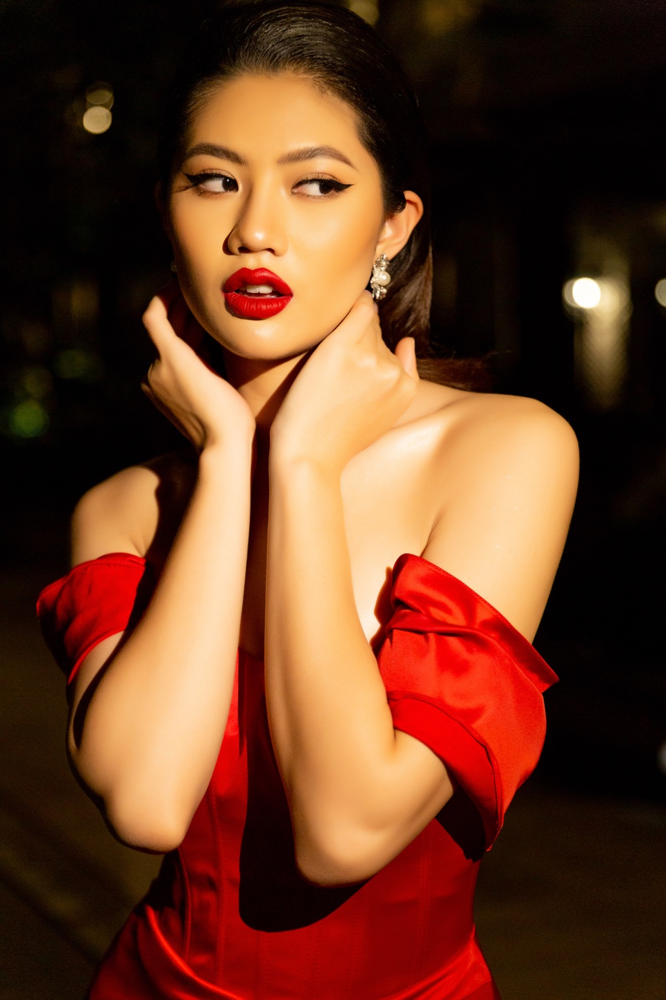 Hoa hậu Vũ Hương Giang vô cùng gợi cảm với váy cắt xẻ - 7 Hoa hậu Vũ Hương Giang vô cùng gợi cảm với váy cắt xẻ - 7