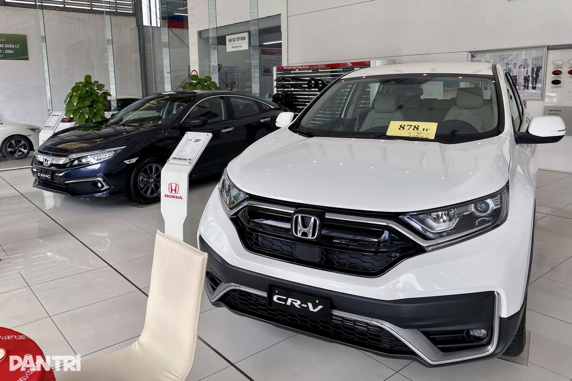 Loạt ô tô được giảm giá cả trăm triệu đồng, hớt khách của xe bia kèm lạc - 2 Loạt ô tô được giảm giá cả trăm triệu đồng, hớt khách của xe bia kèm lạc - 2