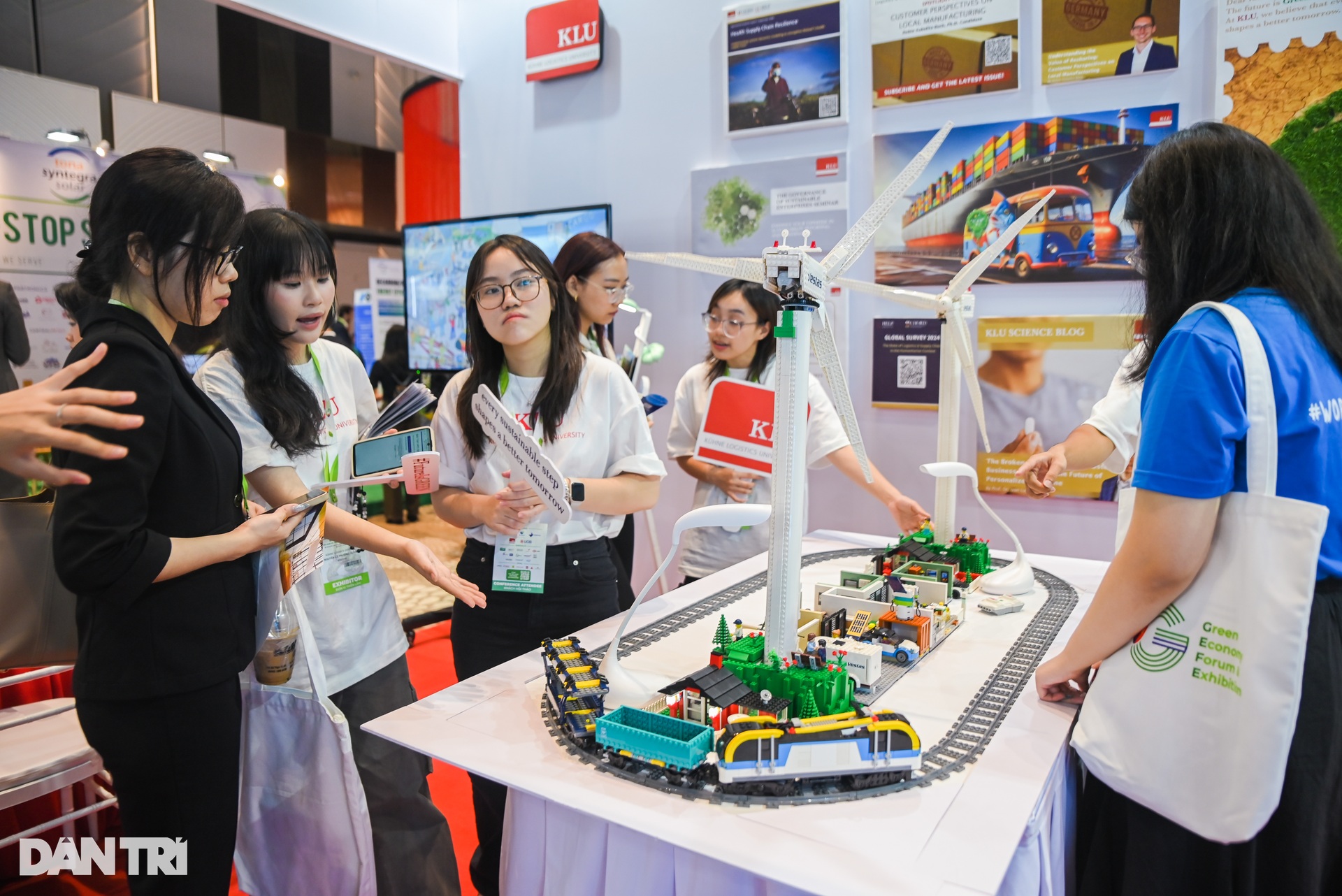 Khởi động Diễn đàn và Triển lãm Phát triển Kinh tế Xanh 2024 - 9 Khởi động Diễn đàn và Triển lãm Phát triển Kinh tế Xanh 2024 - 9