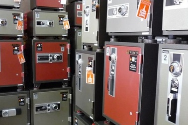 Phen này quyết định buôn… két sắt!