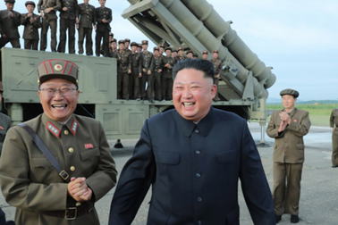 Ông Kim Jong-un tươi cười thị sát vụ thử vũ khí “khủng” của Triều Tiên