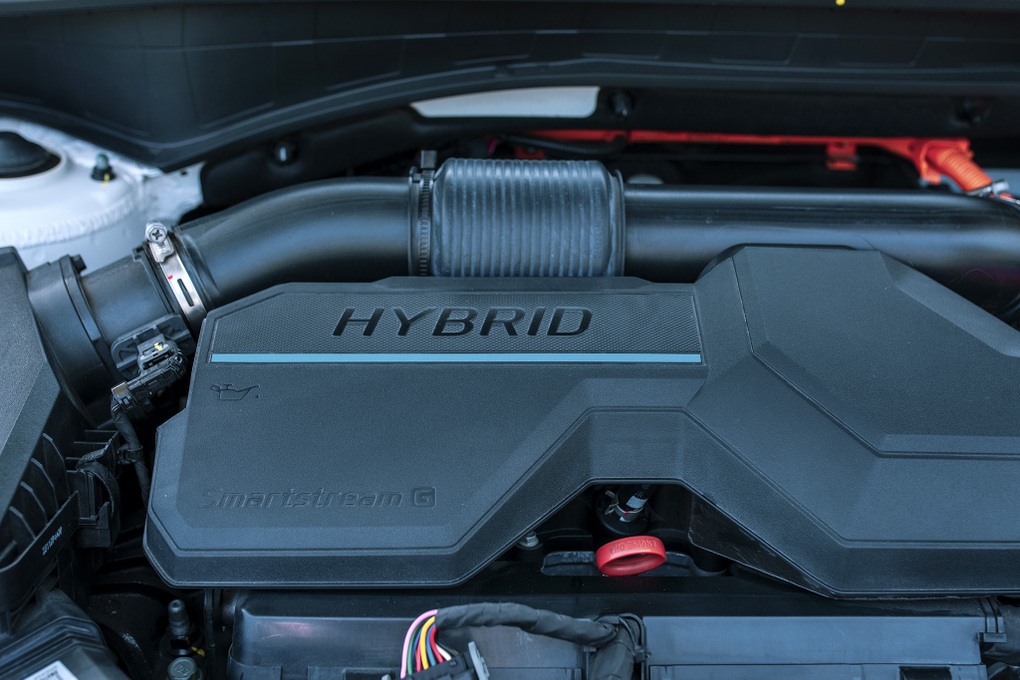 Hyundai Santa Fe Hybrid giá 1,450 tỷ đồng, ăn hơn 5 lít xăng cho 100km - 2 Hyundai Santa Fe Hybrid giá 1,450 tỷ đồng, ăn hơn 5 lít xăng cho 100km - 2