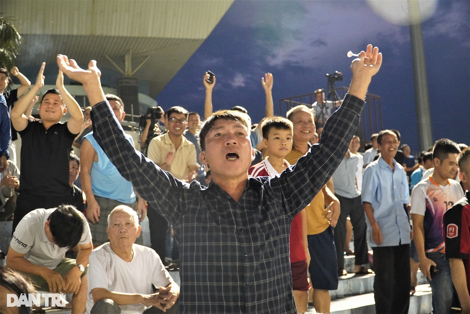 Hồng Lĩnh Hà Tĩnh rượt đuổi tỷ số kịch tính Hà Nội FC trong trận hòa 2-2 - 10 Hồng Lĩnh Hà Tĩnh rượt đuổi tỷ số kịch tính Hà Nội FC trong trận hòa 2-2 - 10