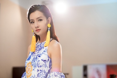 BTV Quỳnh Chi suýt ngã quỵ vì ghi hình The Voice suốt 10 tiếng