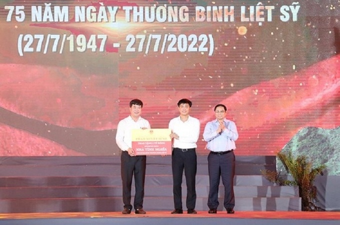 Thủ tướng Chính phủ Phạm Minh Chính trao tặng 20 căn nhà tình nghĩa cho huyện Anh Sơn.