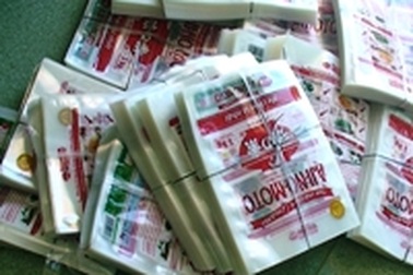 Thu 400 nghìn bao bì hàng nhái Ajinomoto và cỏ nhập lậu từ Trung Quốc