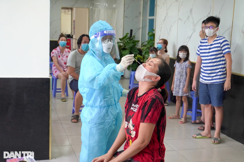 Hàng loạt khu vực nội thành Hà Nội phong tỏa liên quan đến 5 ca F0 mới - 2 Hàng loạt khu vực nội thành Hà Nội phong tỏa liên quan đến 5 ca F0 mới - 2