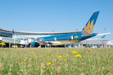 Vietnam Airlines tiếp nhận máy bay Airbus 350 XWB đầu tiên