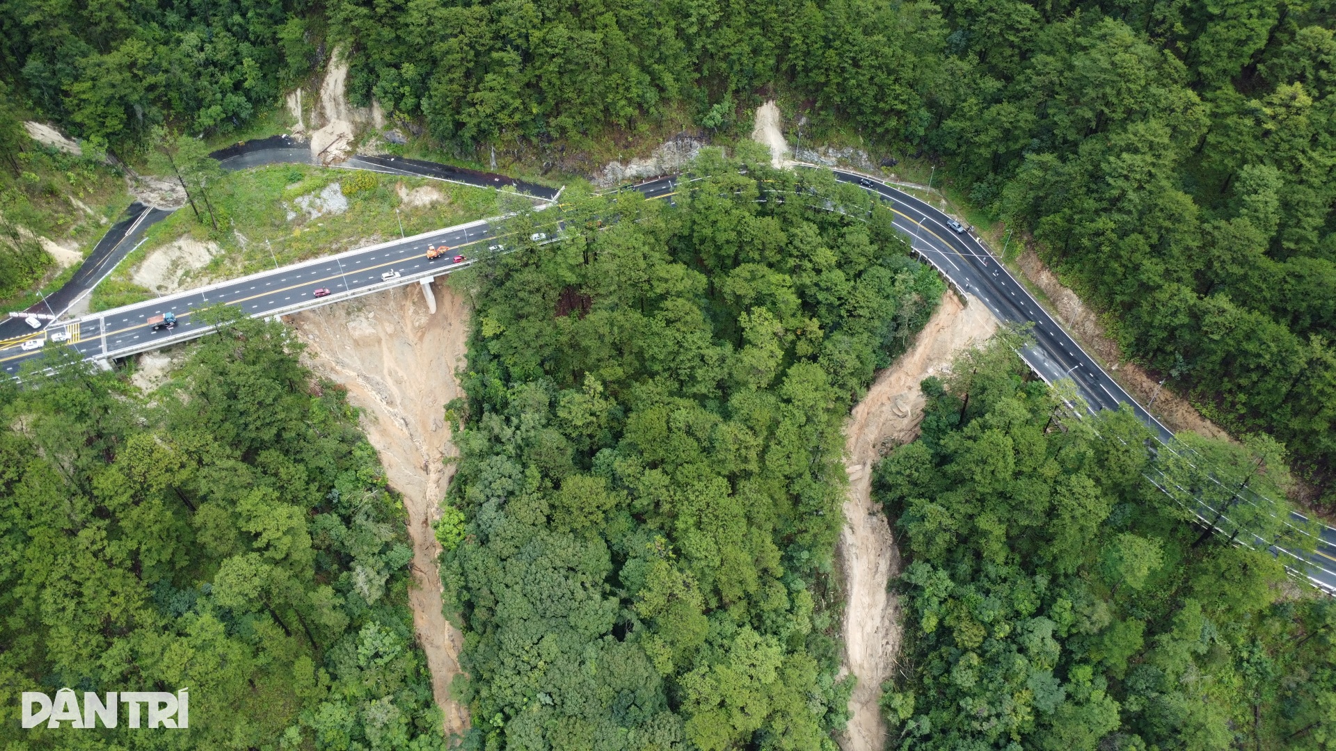 Loạt đèo vào Đà Lạt tê liệt vì sạt lở, tỉnh Lâm Đồng phát cảnh báo khẩn - 1