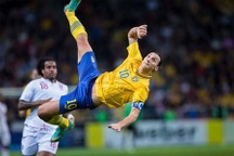 Siêu phẩm vô lê của Ibrahimovic đẹp nhất năm 2013