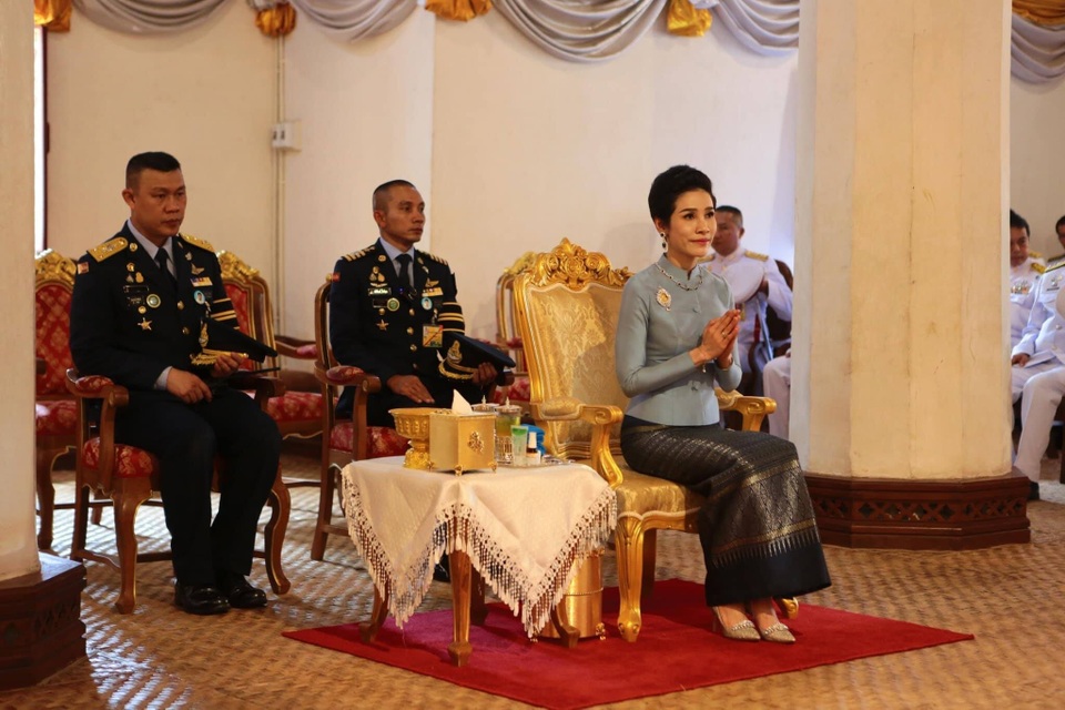 Hoàng quý phi Thái Lan tái xuất sau 1 năm bị phế truất - 5 Hoàng quý phi Thái Lan tái xuất sau 1 năm bị phế truất - 5