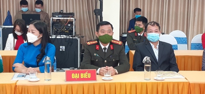 Đại diện lãnh đạo Công an tỉnh Nghệ An và thành phố Vinh đến tham dự và chúc mừng.