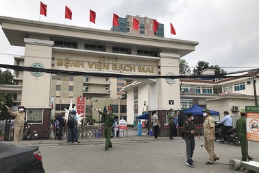 “Bủa vây” các hướng, gom người liên đới ổ dịch ở bệnh viện Bạch Mai