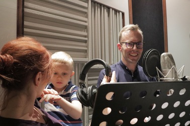 Đại sứ New Zealand hát “Hãy yêu nhau đi” chào Việt Nam