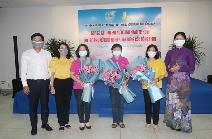 Hội Nữ doanh nhân TP.HCM hỗ trợ phụ nữ Đồng Tháp khởi nghiệp - Ảnh 1. Hội Nữ doanh nhân TP.HCM hỗ trợ phụ nữ Đồng Tháp khởi nghiệp - Ảnh 1.