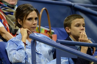 Victoria Beckham sành điệu đi xem tennis